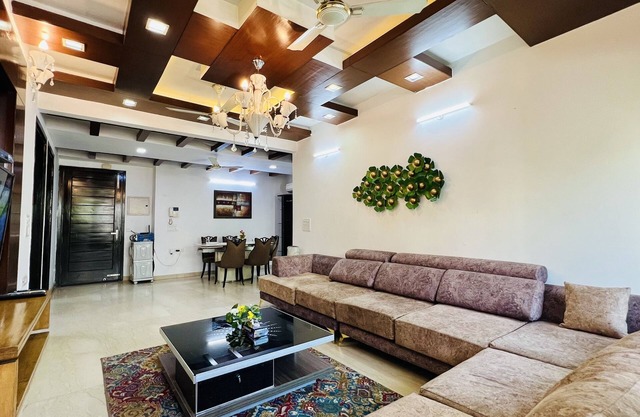 BluO 3BHK Green Park, Private Garden Balcony, Lift