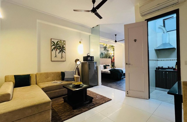 BluO Classic Studio - Green Park Hauz Khas Village