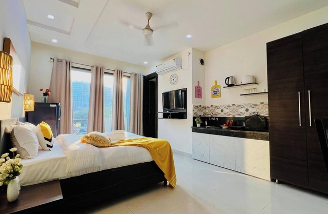 Bluo Stays - DLF Cybercity