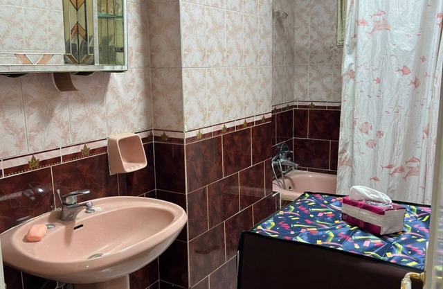 BnB Cairo-Charming 2-bedroom apartment in delightful Giza Governorate with AC