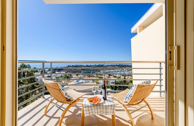 BnB Homes Ocean view Apartment with 3 Terrace, 2 Swimming pools & Tennis court