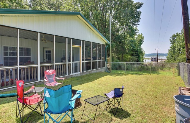 Boat Ramp Access: Dog-Friendly Kentucky Lake Gem