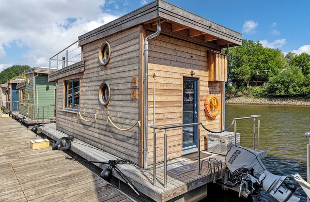 Boat 'Wunderschönes Tiny Hausboot Undine' with Shared Terrace and Wi-Fi