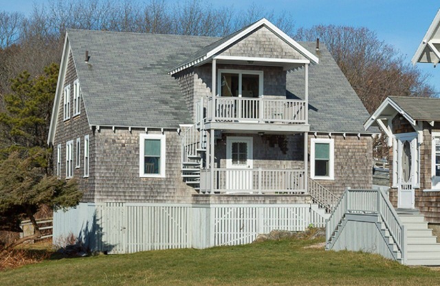 Boathouse Apartment at Fortunes Rocks, 100 feet from the beach.