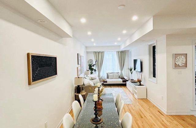 Boho Chic Markham Family Stay, Special Summer Price!