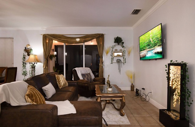 Boho Gator Lux 2 Ft. Myers