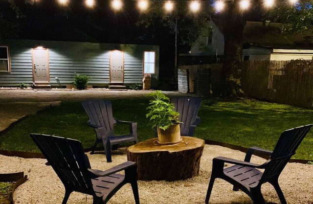 Boho Groove - urban studio with relaxing backyard