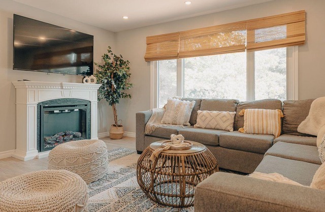 Boho Hideaway w/Hot Tub & Sauna!