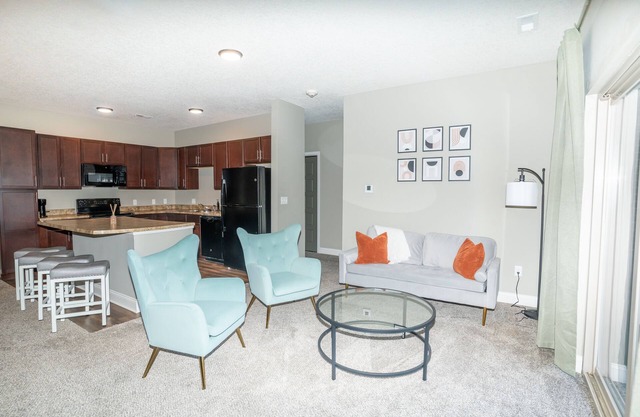 Boho, spacious, luxury retreat close to Jordan Creek Town Center