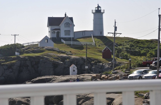 Bold Ocean Front Cottage at Nubble light house