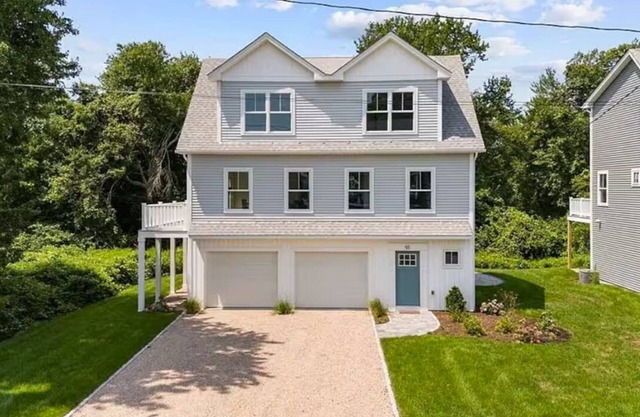 Bonnet Shores Coastal Chic Retreat, 4 Br, 3.5 Bath, <1 mi to beach