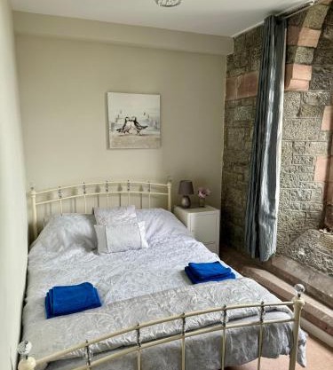 BOOK A 2 NIGHT STAY! Unique Church, Fresh Sea Breezes, Sea Views