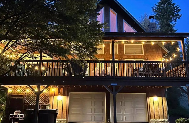 Book Now for Your Summer Lake Getaway! Hot Tub & Covered Deck! Boat Access!