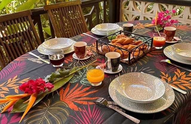 Book your bungalow in Guadeloupe in the town of Petit-Canal.