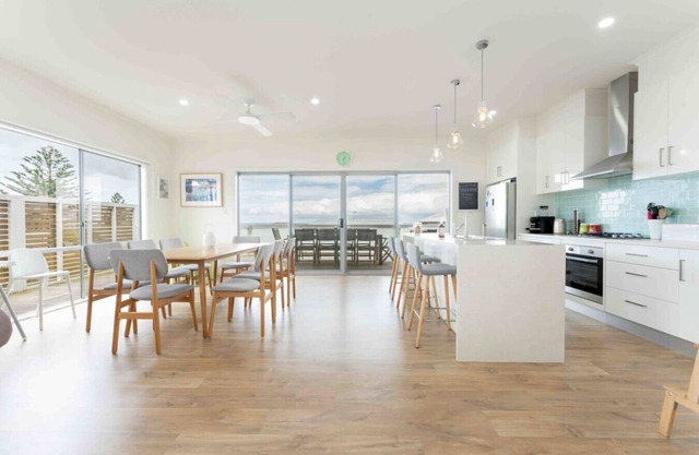 Boomer Beach Retreat- 3 BRM - Family Friendly