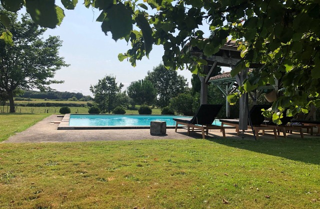 Bordeaux: Charming house in a green setting