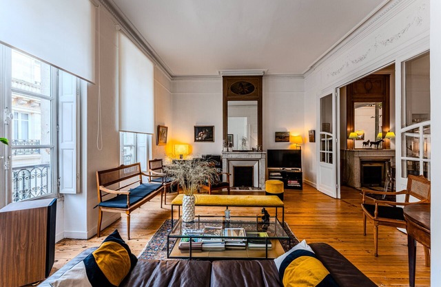 Bordeaux city center: Elegance, calm and authenticity