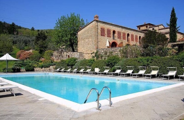Borgo Bello E: A characteristic and welcoming two-story apartment in the characteristic style of the Tuscan countryside.