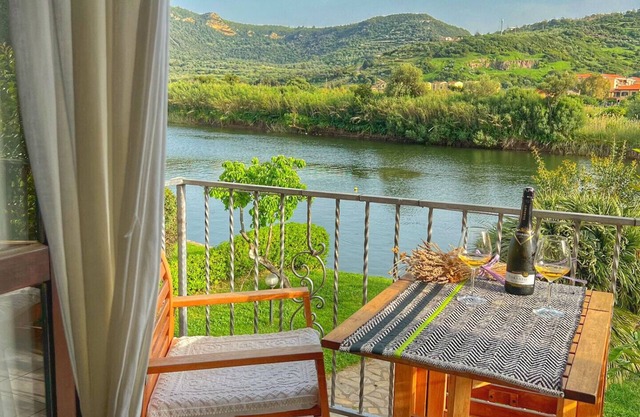 BOSA APARTMENTS.COM | BALCONY ON THE RIVER