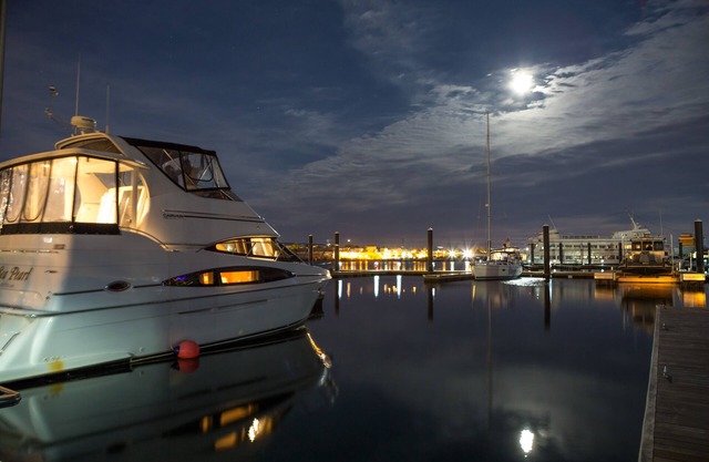 Boston Harbor Yacht, AC/Heat, Walk to North End WiFi