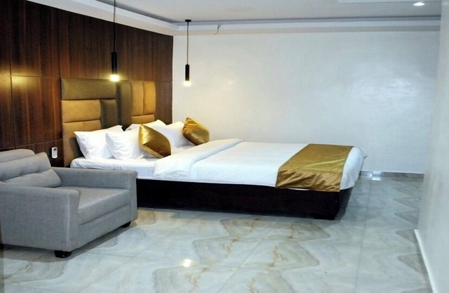 BOSTON HILLS RESORT & HOTEL LTD