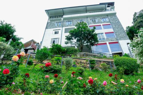 BOUGAIN VILLA Luxury "HOME STAY" In Kandy