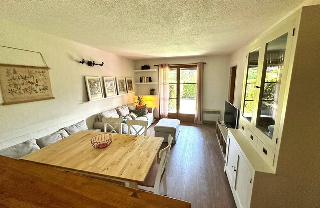 BOURG MADAME IV Ground floor with swimming pool in Caldegas