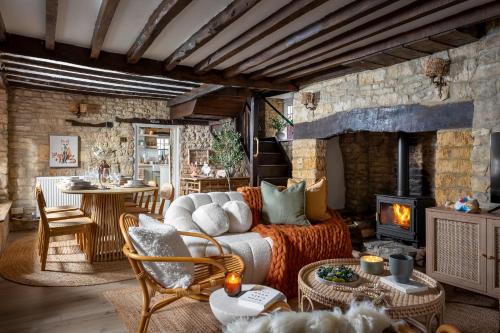 Bourton Scandi Chic Authentic Cottage