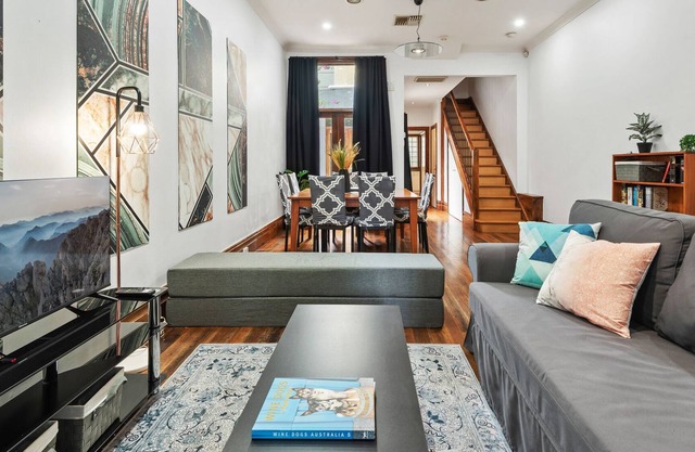 Boutique 1-Bed Terrace Metres from Chapel St