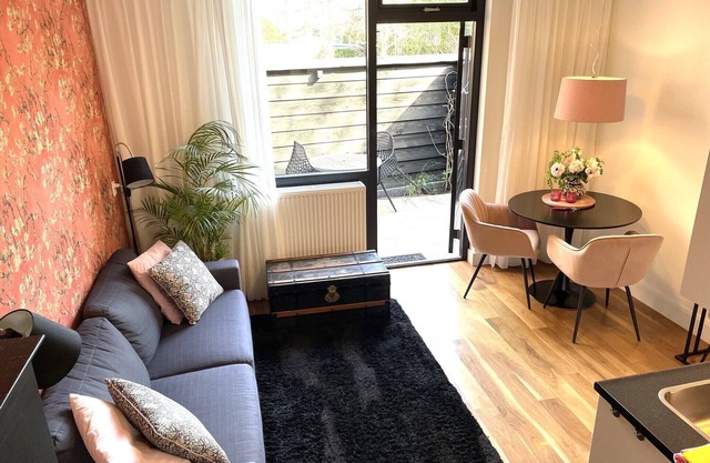 Boutique Apartments Bergen "Pink" with sunny private terrace, courtyard