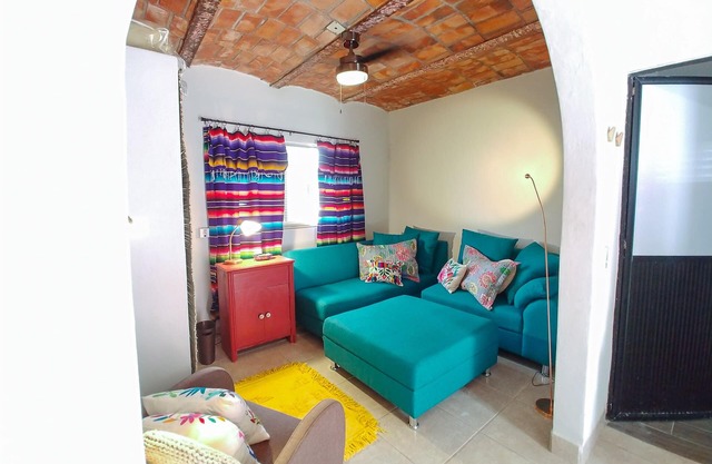 Boutique designer bachelor on the beach with plunge pool.