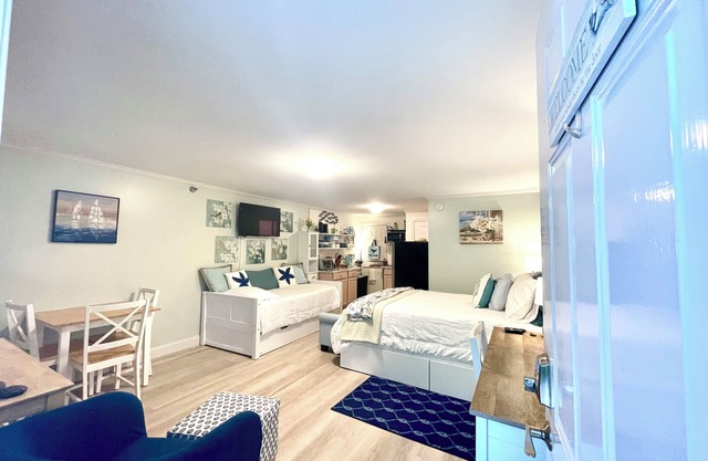 Boutique Ogunquit Studio! Walking distance to everything - in/outdoor pools!