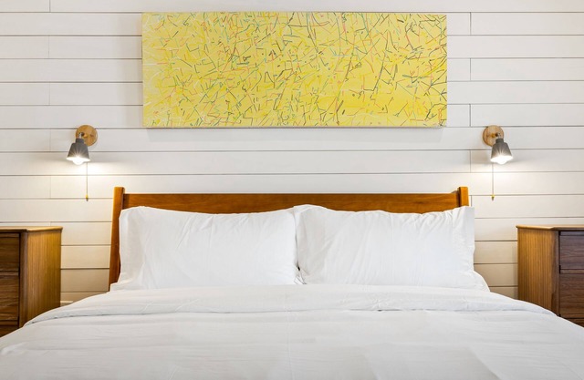 Boutique Room steps from Downtown Mall | Rose Jean - Room #1
