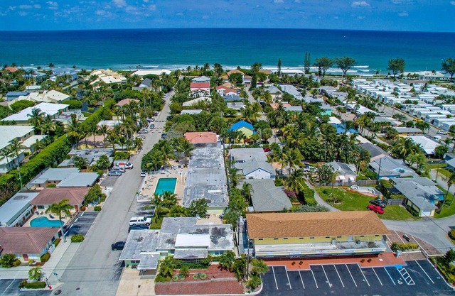 Boutique Style Apartment in dream location with pool 200 meters from the beach CB 12