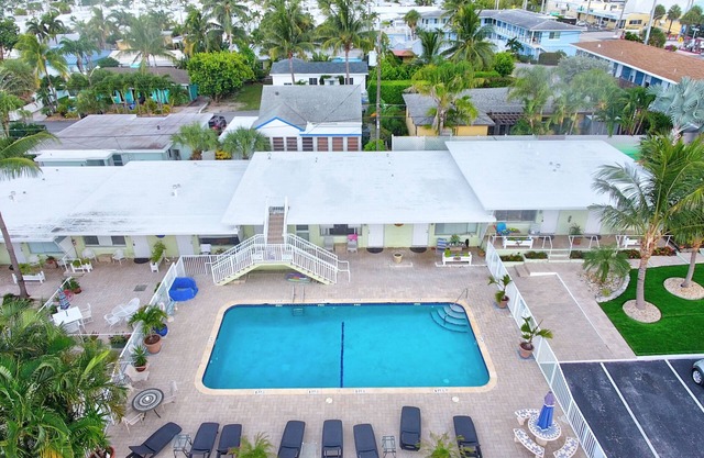 Boutique Style Apartment in dream location with pool 200 meters from the beach 6
