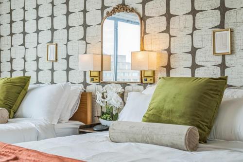 Boutique Suite-Sleeps 7-Free Parking-Balcony Views