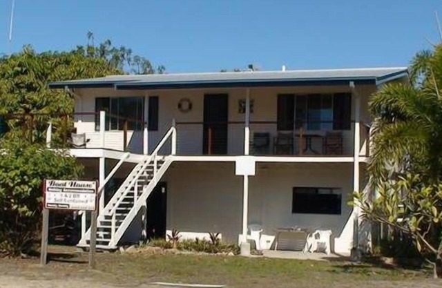 Bowen Boathouse - Ocean Views