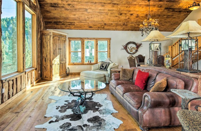 Bozeman Cabin: Deck w/Jacuzzi & Gas Grill!