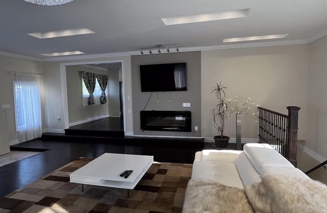 Bradford Ontario spacious modern farmhouse main floor