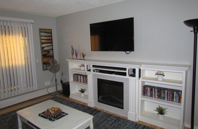 Braebourne Manor - Furnished Two Bedroom Condo