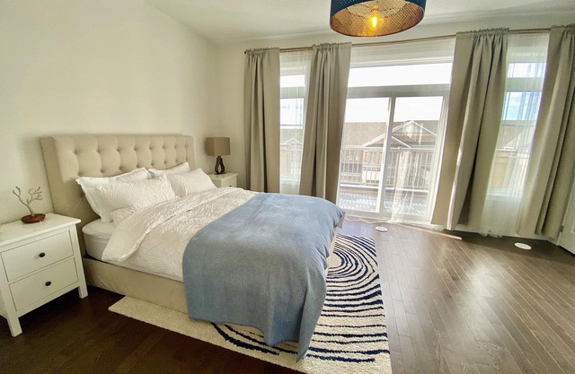 Brand New 2bdr Townhouse + 1.5G internet + 175 TV channels + parking