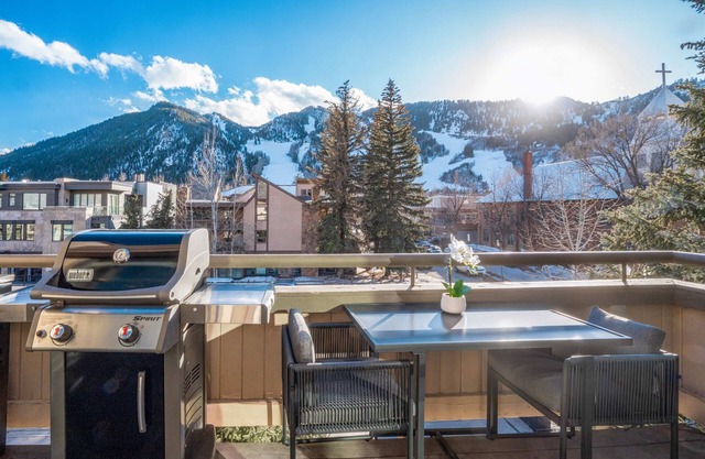 Brand New 2BR 2BA Centrally Located Amazing Views!