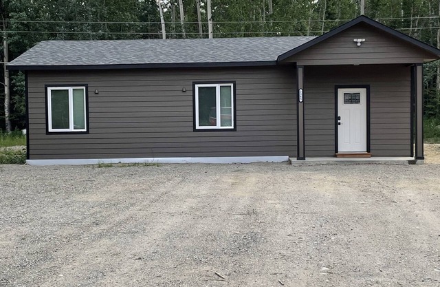 BRAND NEW Alaskan Cozy Cottage, Great Location!