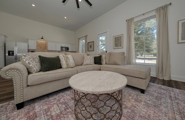 Brand New, Beautifully Appointed, Country Cottage!