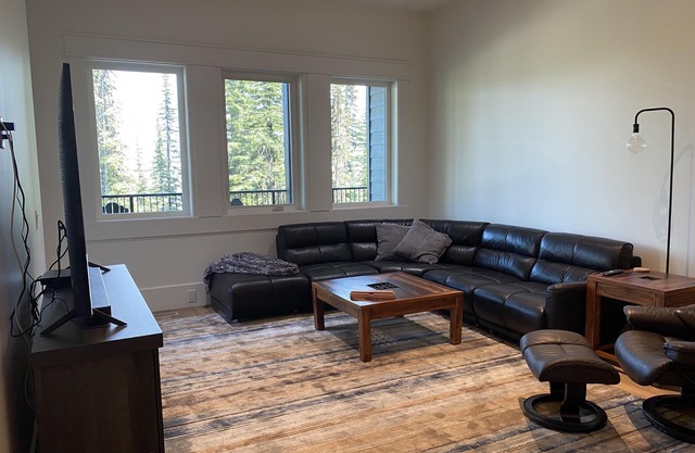 Brand New Luxury Home - Close to The Village - Amazing Ski In/Out too.