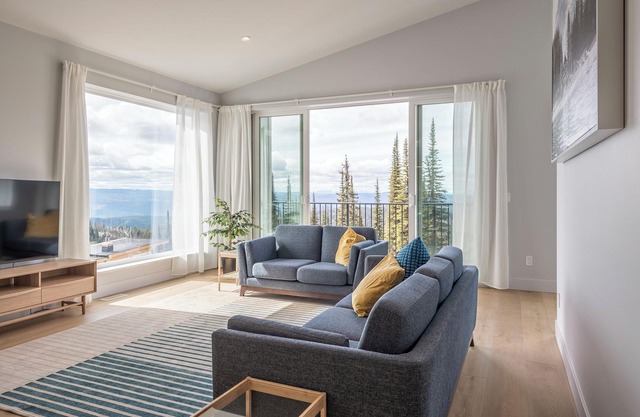 Brand new, full duplex sleeps 22 - hot tub, laundry, gourmet kitchens w/views