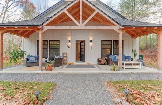 Brand new charming cottage next to the pristine sandy beaches of Biddeford Pooln