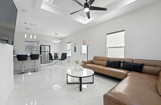 Brand NEW Cozy 3 Bedroom Apartment conveniently located in Pharr-McAllen area!