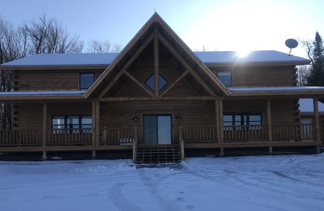 Brand New Custom Log Cabin In The Green Mtn Forest