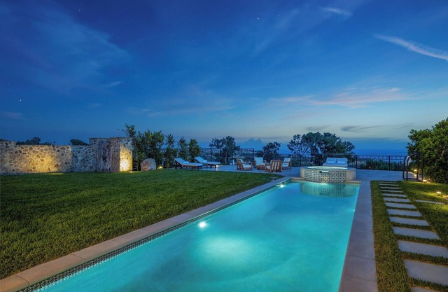 BRAND NEW GATED MALIBU VILLA W/POOL & SPA, VIEWS, MOVIE THEATER, GYM